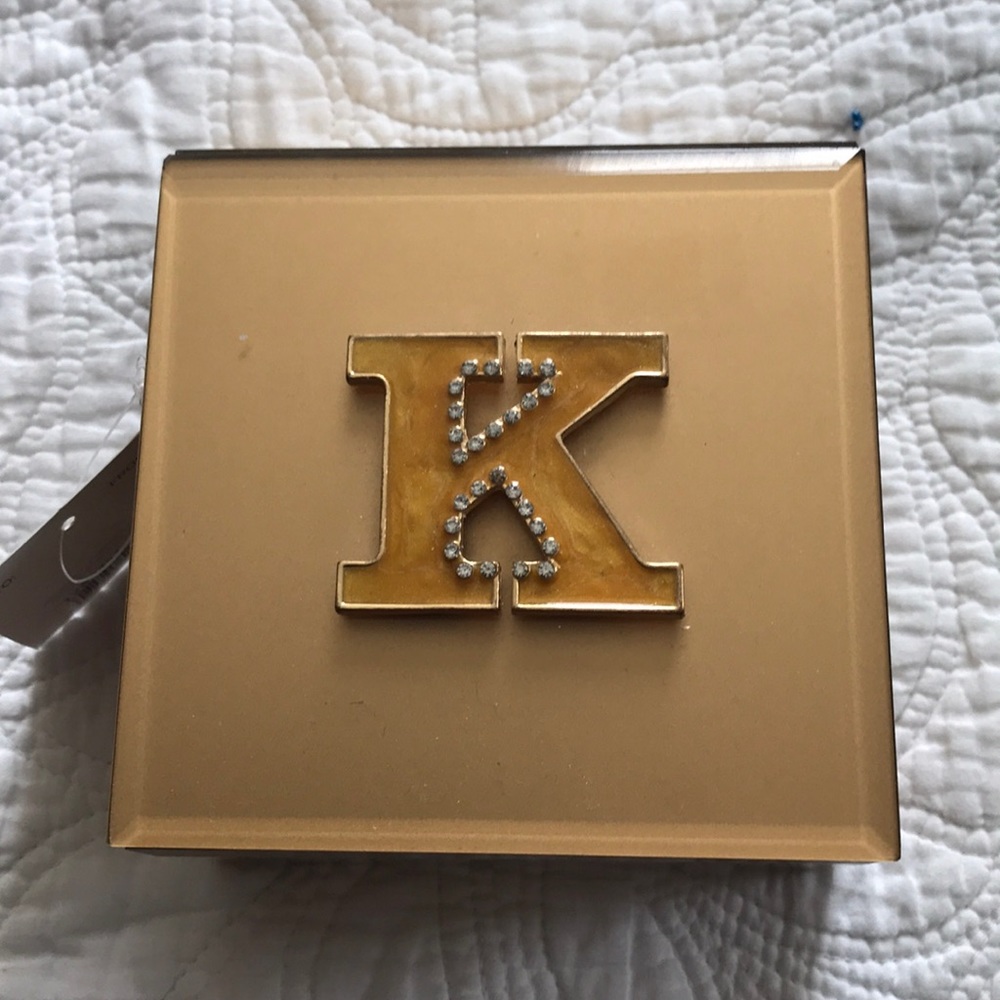 Jewelry box